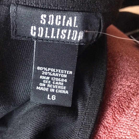 Brand New! Black Skirt with Safety pin and chain embellishments. Size Large - Picture 3 of 3